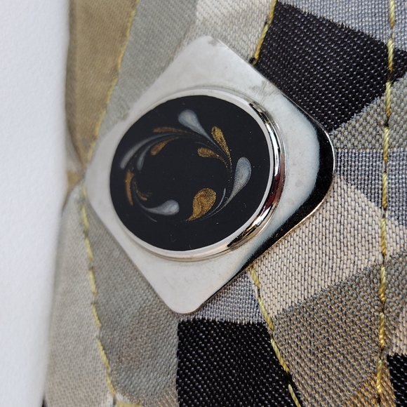 Clutch - Picture 2 of 3